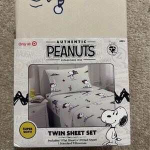 Peanuts Twin Sheet Set (1 flat sheet, 1 fitted sheet, 1 pillowcase)- NEW